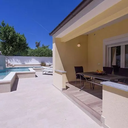 Vila Manuela 300m Beach Banjole